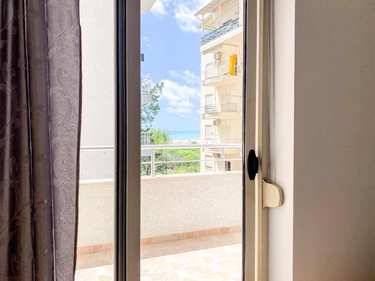 Lunasol Seaside Apartments Durrës Exteriör bild