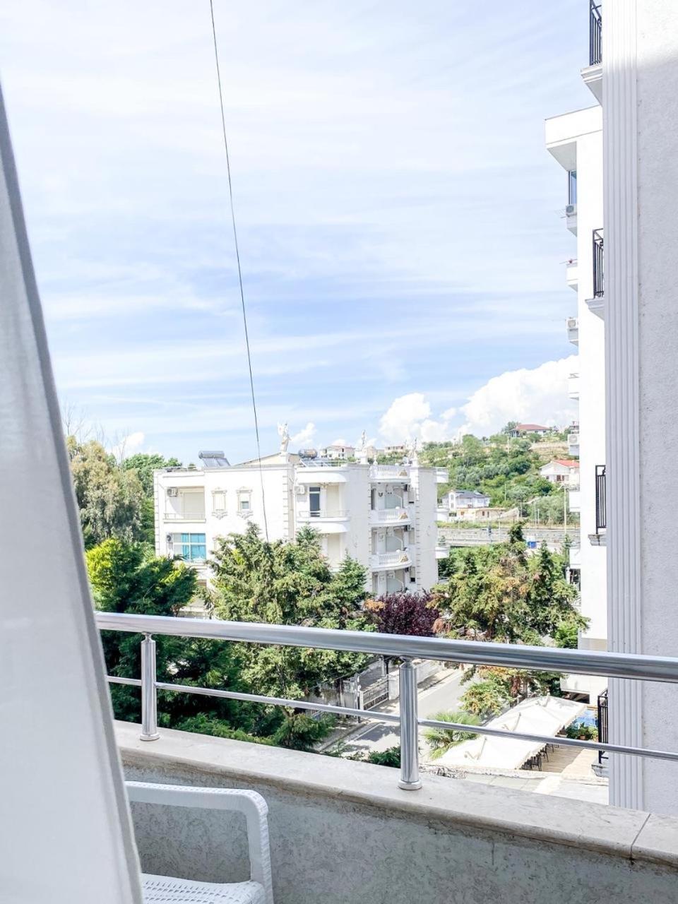 Lunasol Seaside Apartments Durrës Exteriör bild