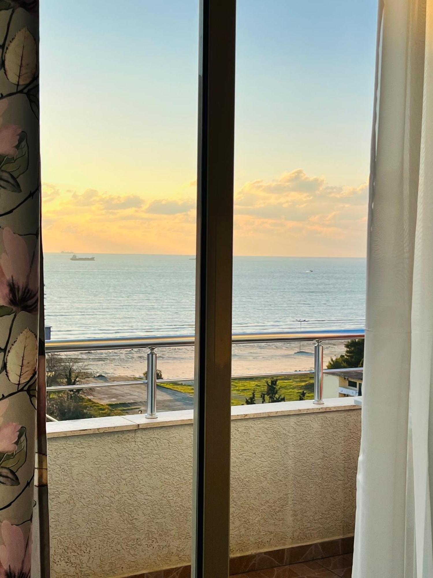 Lunasol Seaside Apartments Durrës Exteriör bild
